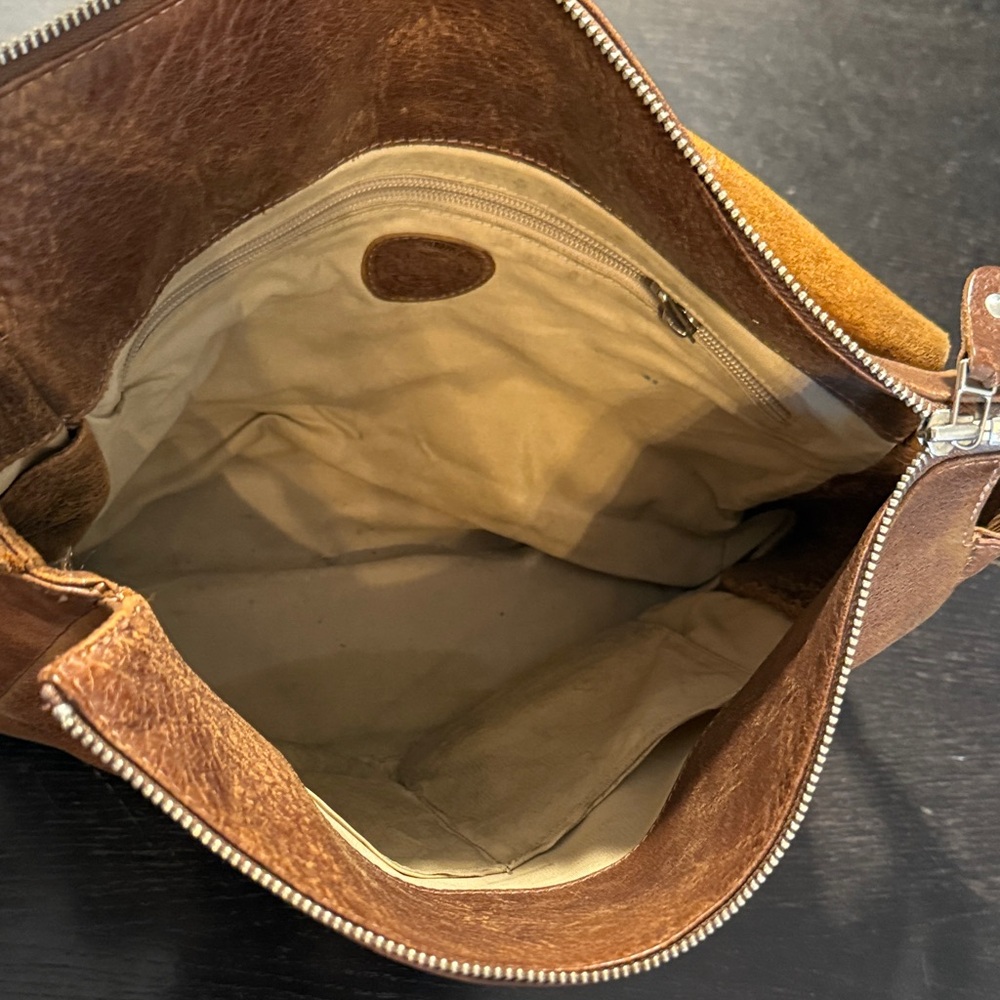 Classic Tan Leather Men's Messenger Bag - Picture 2 of 5